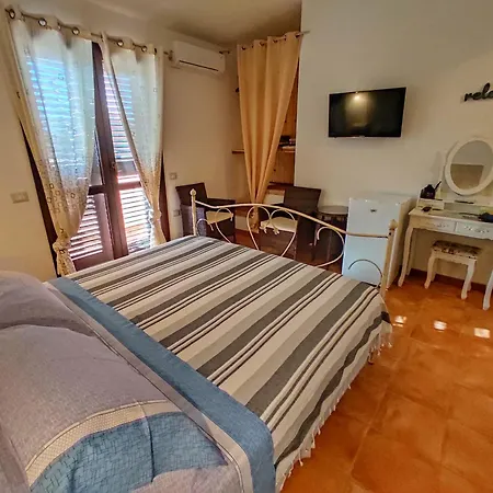 Stella Dorada Vacanze A 5 Minuti Dal Mare, Le Nostre Offrono Tutto Il Necessario Per La Tua Accommodatie bij particulieren Olia Speciosa